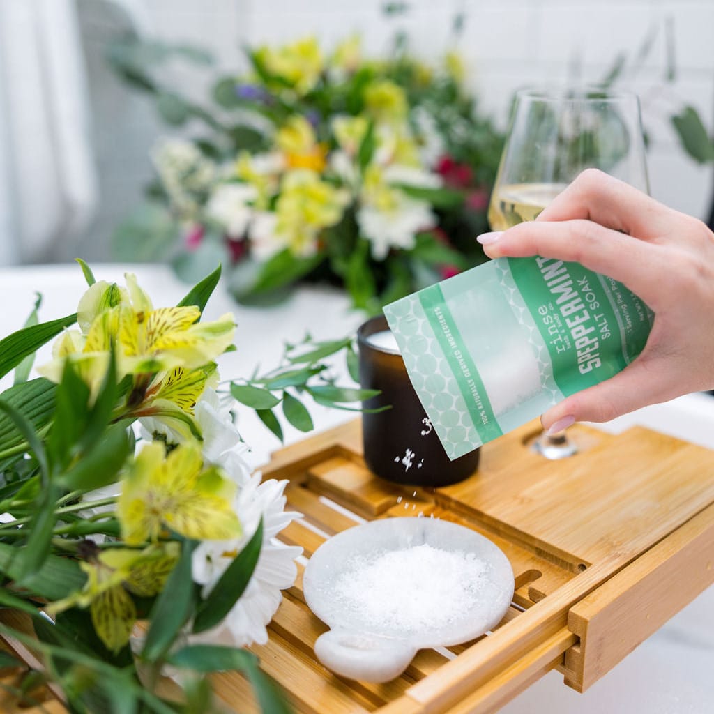 Speppermint natural bath soak from Rinse - therapeutic bath salts - detail view