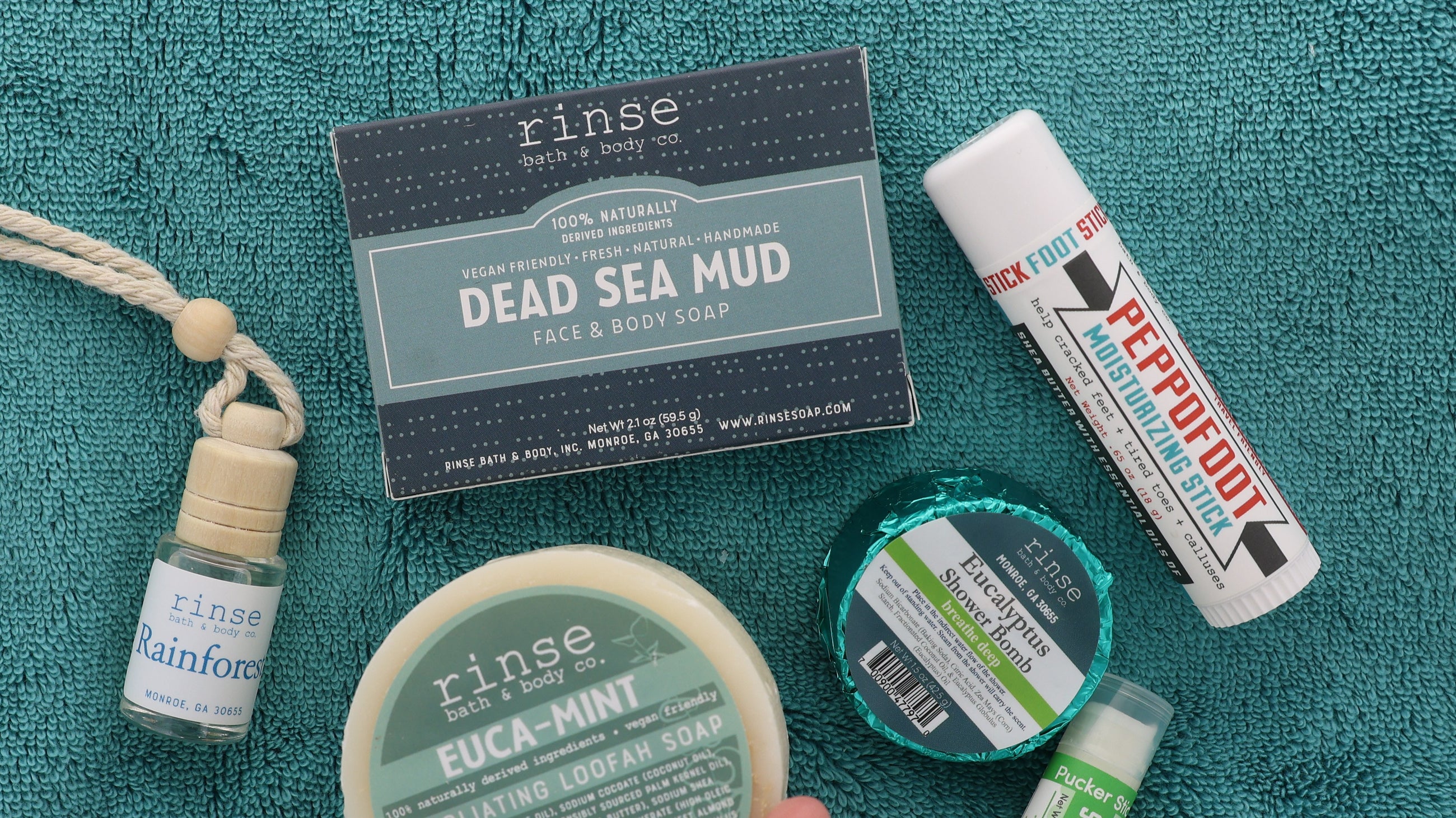 Rinse Dead Sea Mud spa gift set styled on a teal towel