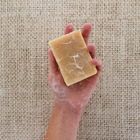 Rinse Almond & Honey Soap - moisturizing and gentle - detail view